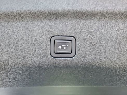 Used 2023 Chevrolet Suburban High Country image 36