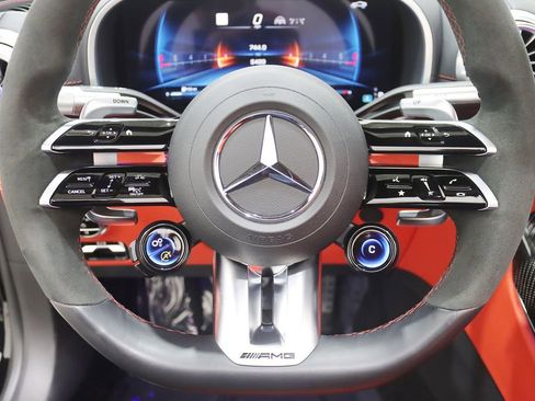 Used 2022 Mercedes-Benz SL 63 AMG 4MATIC image 18