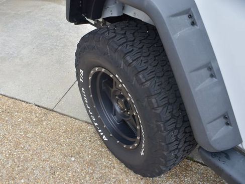 Used 2013 Jeep Wrangler Sahara AWD/4WD image 13