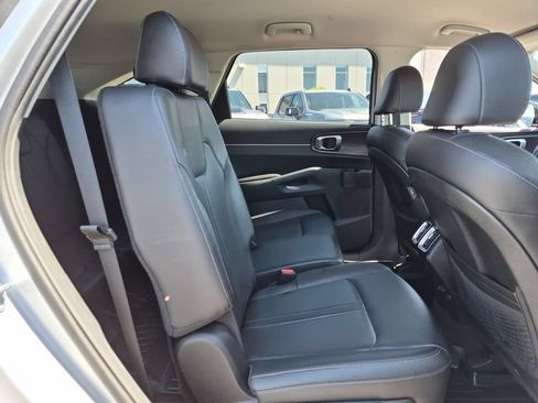 Used 2022 Kia Sorento S FWD image 27