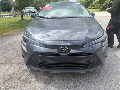 Used 2025 Toyota Corolla LE FWD image 11