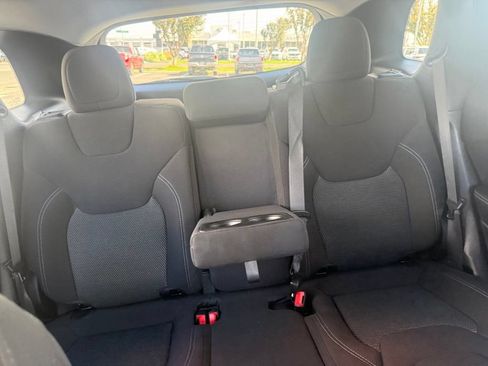 Used 2020 Jeep Cherokee Latitude AWD/4WD image 39