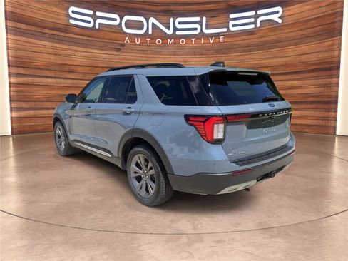 Used 2025 Ford Explorer Active w/ Active Comfort Package AWD/4WD image 3