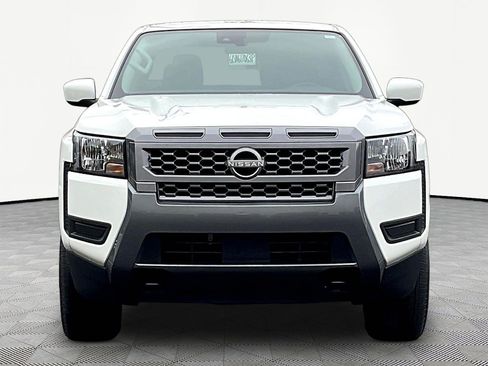 Used 2025 Nissan Frontier SV AWD/4WD image 2