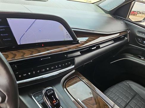 Used 2024 Cadillac Escalade ESV Sport Platinum AWD/4WD image 18
