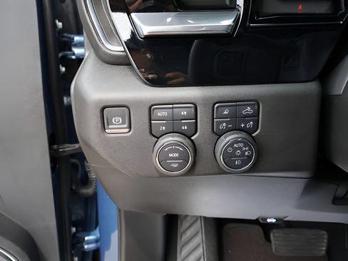 Used 2024 Chevrolet Silverado 2500 High Country AWD/4WD image 37
