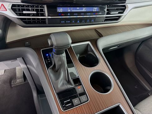 Used 2024 Toyota Sienna LE image 19