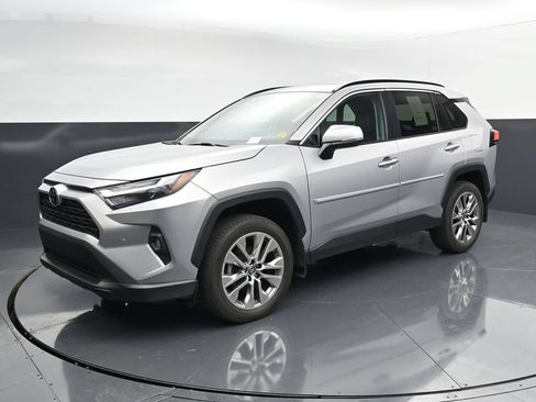 Used 2023 Toyota RAV4 XLE Premium AWD/4WD image 4