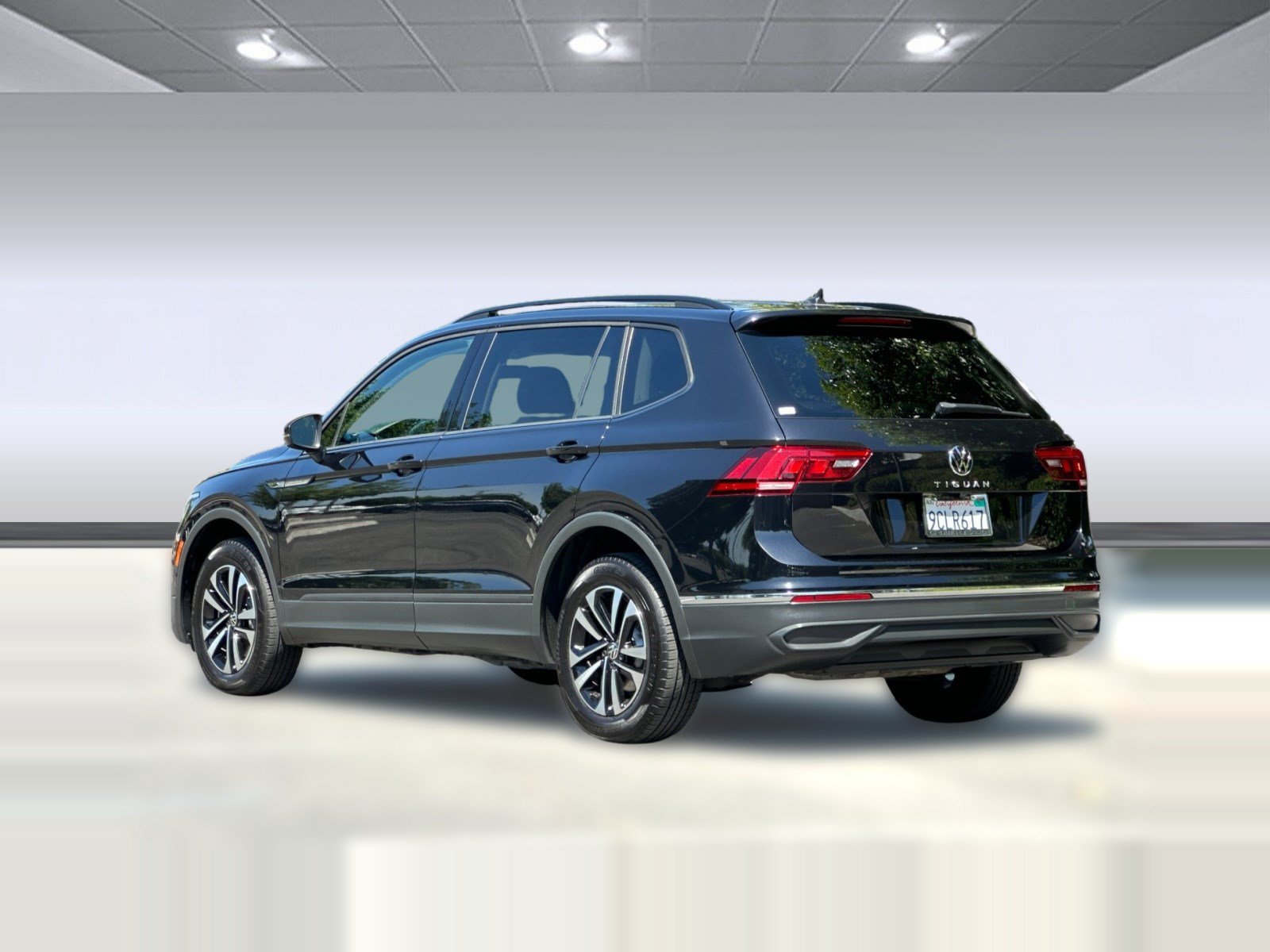 Used 2022 Volkswagen Tiguan S FWD image 3