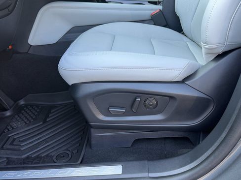 Used 2026 Ford Explorer Platinum w/ LUX Leather Package AWD/4WD image 14