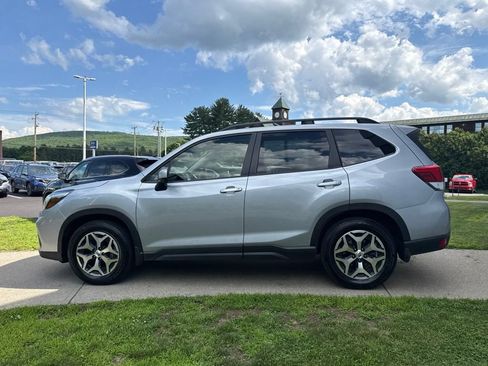 Used 2021 Subaru Forester Premium AWD/4WD image 7