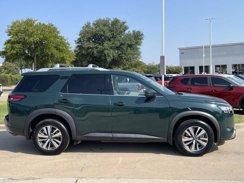 Used 2023 Nissan Pathfinder SL AWD/4WD image 3