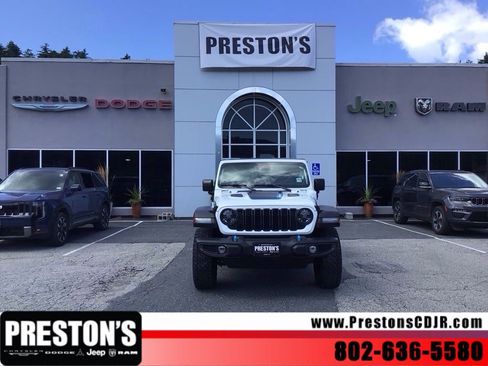 Used 2024 Jeep Wrangler Unlimited Rubicon 4xe AWD/4WD image 9