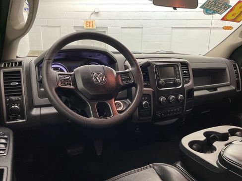 Used 2018 RAM 2500 Tradesman w/ Chrome Appearance Group image 11