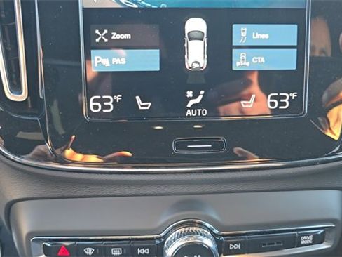 Used 2022 Volvo XC40 T5 R-Design w/ Climate Package image 23