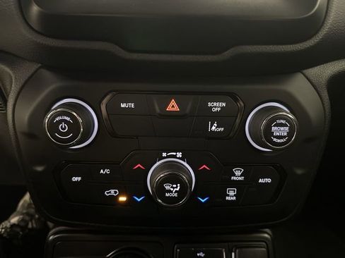 Used 2021 Jeep Renegade Latitude image 19