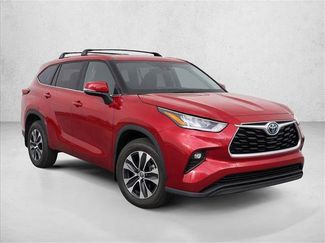 Used 2020 Toyota Highlander XLE AWD/4WD video 3