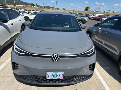 Used 2024 Volkswagen ID.4 2WD image 2