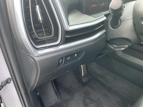 Used 2025 Kia Sorento SX AWD/4WD image 22