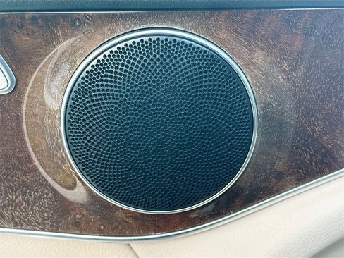 Used 2018 Mercedes-Benz GLC 300 4MATIC w/ Multimedia Package image 20