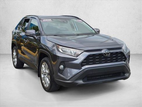 Used 2019 Toyota RAV4 XLE Premium FWD image 3