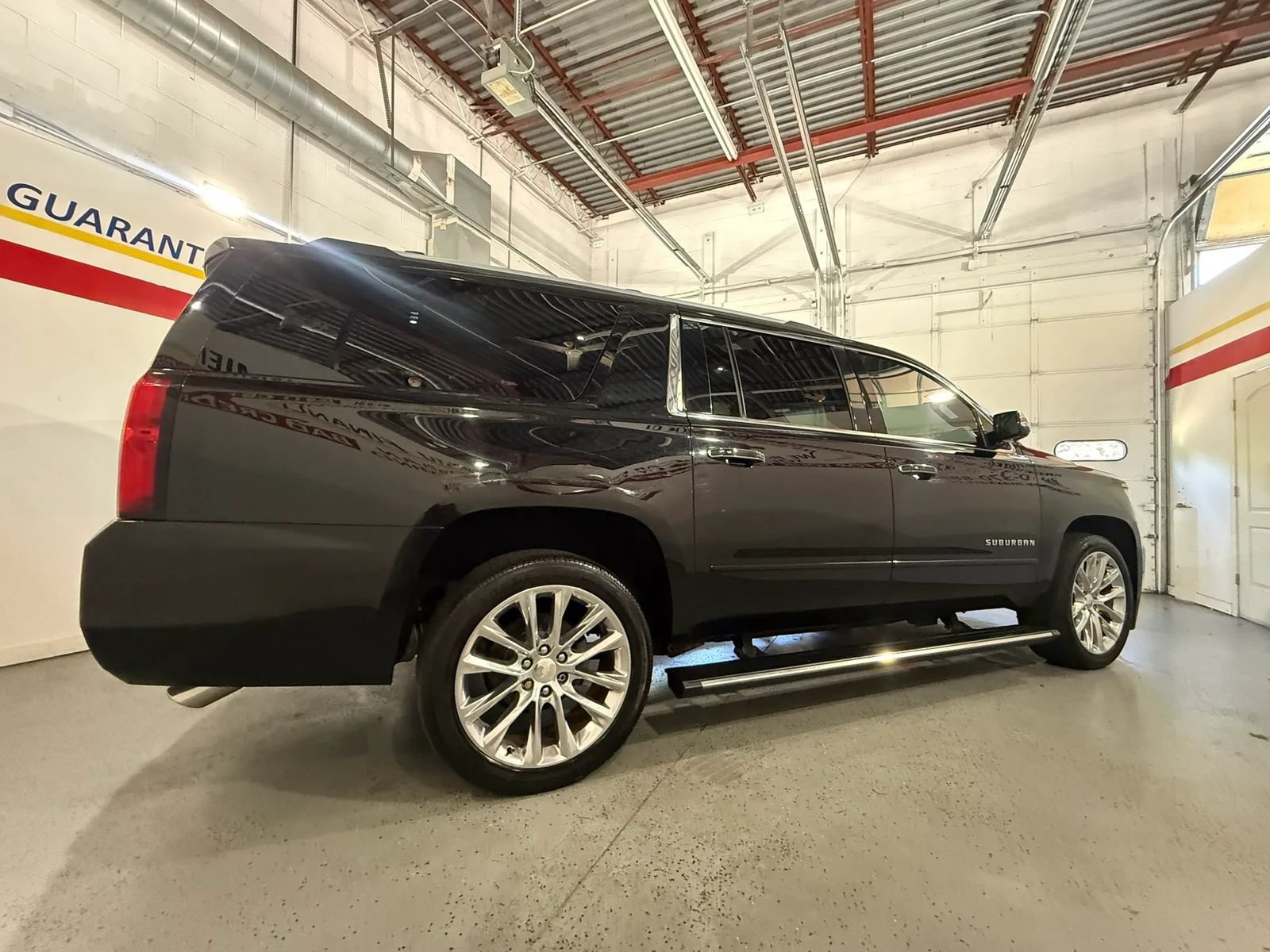 Used 2019 Chevrolet Suburban Premier w/ Premier Plus Edition AWD/4WD image 6