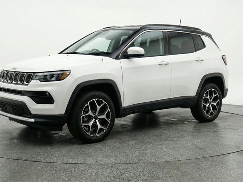 Used 2025 Jeep Compass Limited AWD/4WD image 3