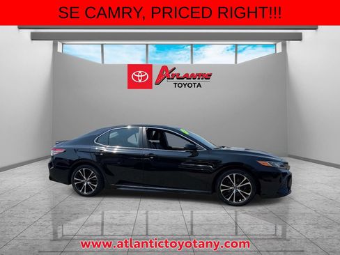 Used 2019 Toyota Camry SE w/ Convenience Package FWD image 7