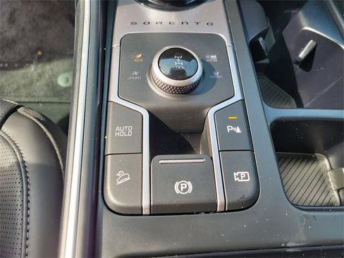 Used 2025 Kia Sorento EX image 32