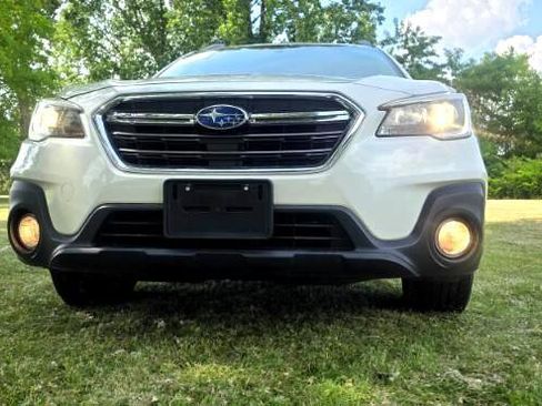 Used 2018 Subaru Outback 2.5i Limited image 24