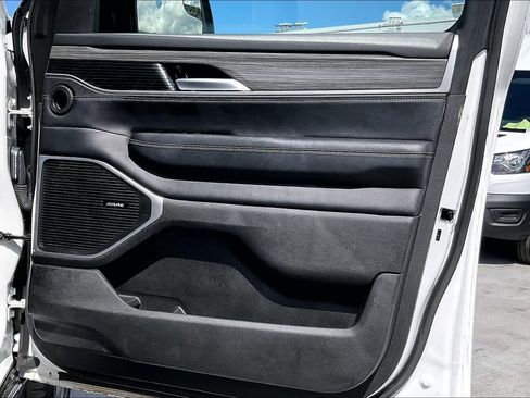 Used 2024 Jeep Wagoneer Series II w/ Flexible Seating Group RWD image 28
