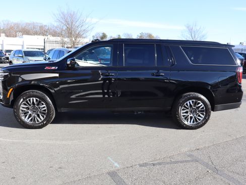 Certified 2025 Chevrolet Suburban Z71 w/ Sun And Tow Package image 7