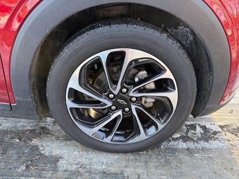 Used 2022 Chevrolet Bolt EUV Premier w/ Sun & Sound Package image 8