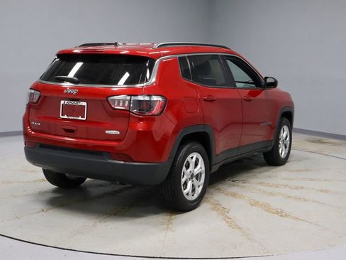 Used 2025 Jeep Compass Latitude image 10