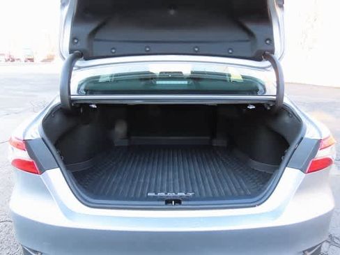 Used 2020 Toyota Camry LE image 11