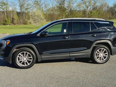 Used 2024 GMC Terrain SLT AWD/4WD image 5