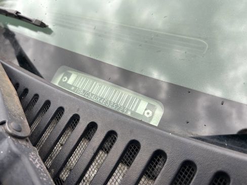 Used 2004 Chevrolet Silverado 3500 2WD Regular Cab image 57