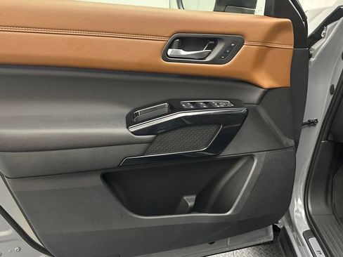 New 2026 Nissan Pathfinder Platinum AWD/4WD image 17