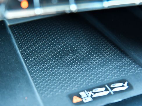 Used 2024 Chevrolet Traverse LT image 34