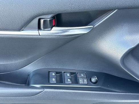 Used 2020 Toyota Camry SE FWD image 10