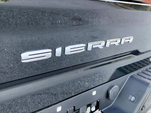 Used 2025 GMC Sierra 2500 AT4 w/ AT4 Premium Plus Package image 9