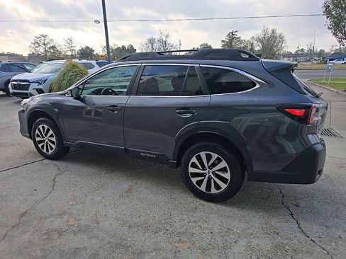Used 2023 Subaru Outback Premium image 4