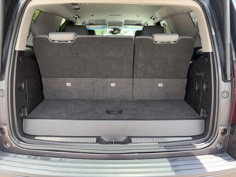 Used 2018 Chevrolet Tahoe LT w/ Luxury Package RWD image 31