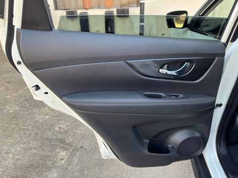 Used 2018 Nissan Rogue SV w/ Premium Package AWD/4WD image 39