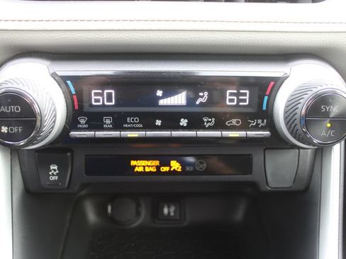 Used 2019 Toyota RAV4 XLE FWD image 38