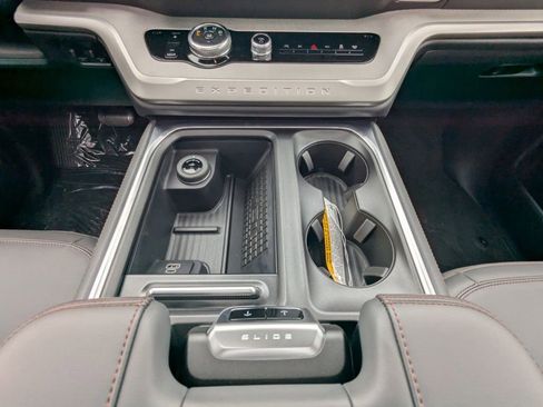 New 2025 Ford Expedition Active image 20