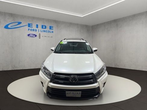 Used 2018 Toyota Highlander SE image 4