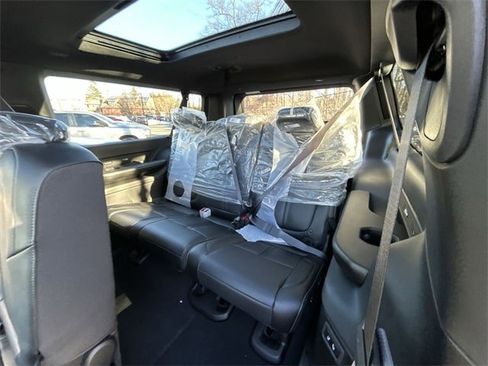 New 2025 Jeep Wagoneer L Series II w/ Premium Group I image 14