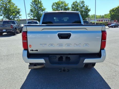 Used 2024 Toyota Tacoma TRD Off-Road AWD/4WD image 5
