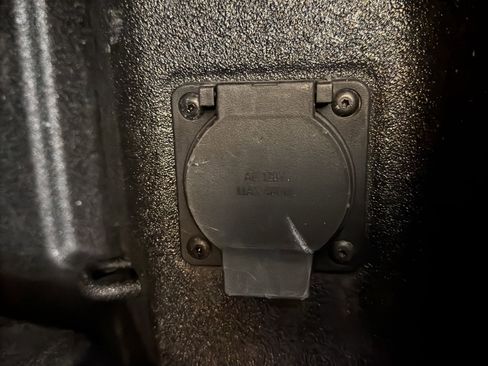 Used 2023 GMC Sierra 2500 SLT w/ SLT Premium Package image 25